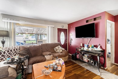 2901 Palmer St, Lansing, MI 48910 - photo 2