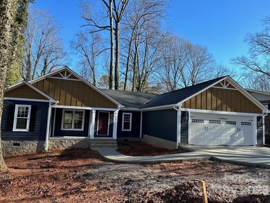 364 N Oakwood Dr, Statesville, NC 28677 - photo 2