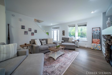 5-web-or-mls-652-cedar-square-st