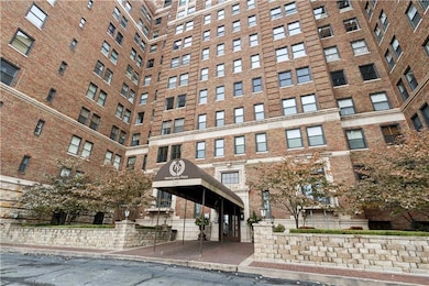 Hemingway Condominiums unit 604B, Kansas City, MO 64112 - photo 2