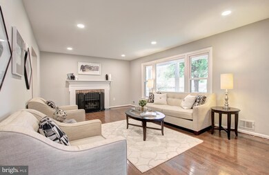 8105 W Point Dr, Springfield, VA 22153 - photo 3