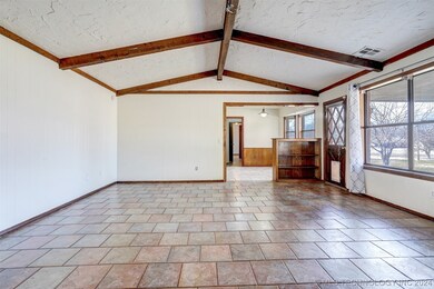 Open vaulted ceiling family room to breakfast nook