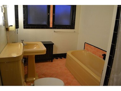 405 W 3rd St, the Dalles, OR 97058 - photo 6