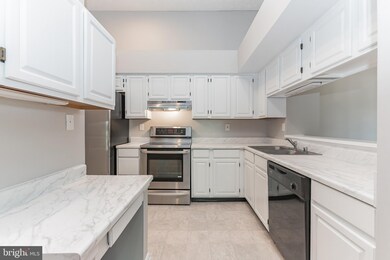 12205 Saint Peter Ct unit L, Germantown, MD 20874 - photo 7