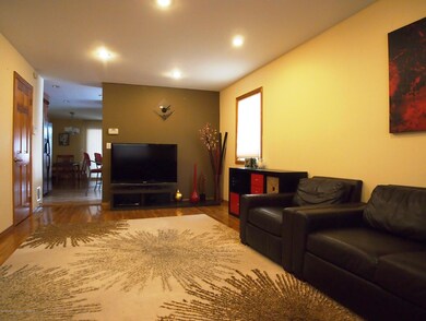 (5) Living Room