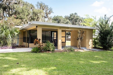 951 Cr 453, Lake Panasoffkee, FL 33538 - photo 3