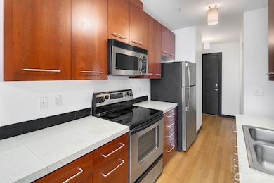 Efficient kitchen with granite counters & ample kitchen storage