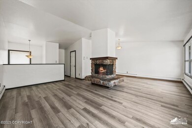 10-3215eastgatepl_ZHM_010