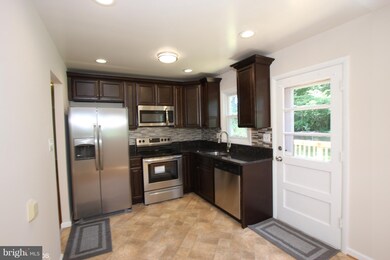 9024 Dixon Dr, Clinton, MD 20735 - photo 6