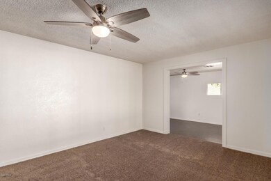 0004-LivingRoom