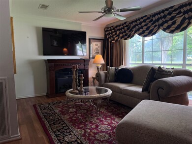 3009 W Parkwood Ave unit B, Friendswood, TX 77546 - photo 5