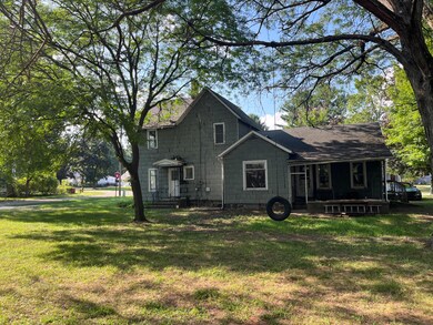 314 N Dyckman St, Paw Paw, MI 49079 - photo 4