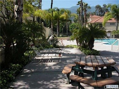 nice picnic area by assoc pool