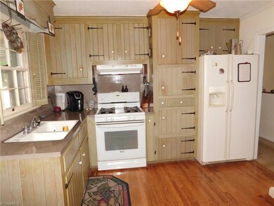 2428 Rockwood Rd, Asheboro, NC 27205 - photo 5