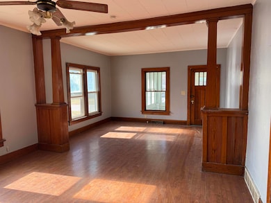 811 1st Ave NE, Oelwein, IA 50662 - photo 2