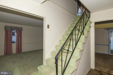 12016 Tulip Grove Dr, Bowie, MD 20715 - photo 2