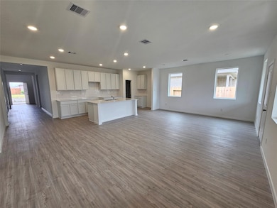 8302 Opal Pond Dr, Angleton, TX 77515 - photo 3