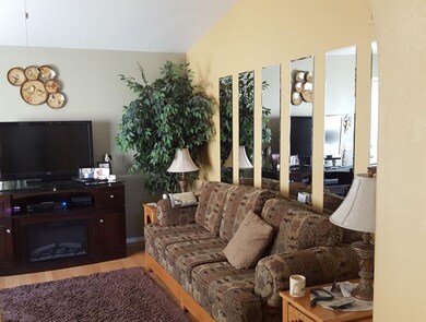 Livingroom with fireplace