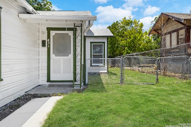 631 W Magnolia - Right Side