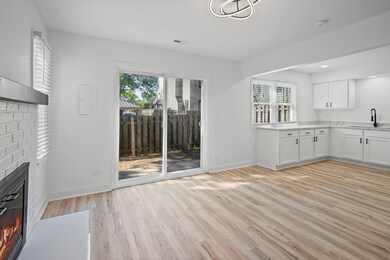 822 Texas Ct, Carol Stream, IL 60188 - photo 4