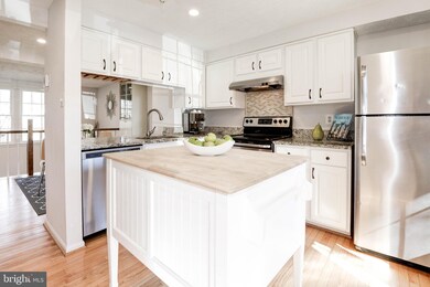 1639 Fieldthorn Dr, Reston, VA 20194 - photo 6