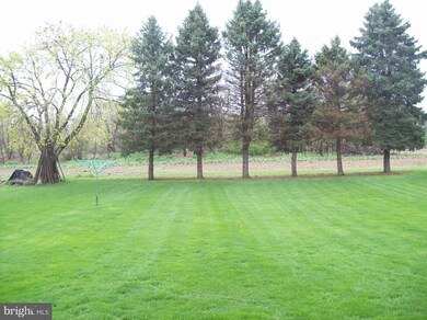 2911 Roosevelt Dr, Chambersburg, PA 17201 - photo 2