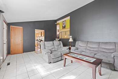 122 Pecos Cir, Carpentersville, IL 60110 - photo 6