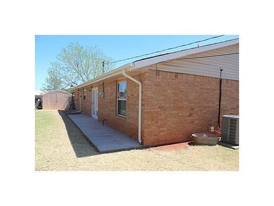 821 E 1st St, Elk City, OK 73644 - photo 3