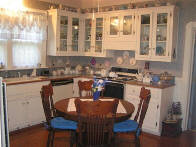 613 NW B St, Grants Pass, OR 97526 - photo 4