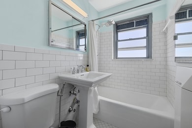 Executive Towers unit 12V, Bronx, NY 10451 - photo 5