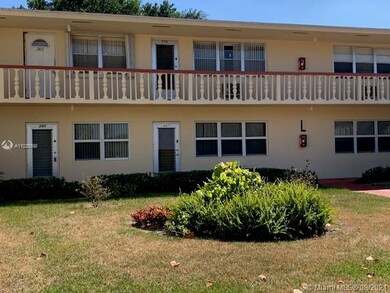 268 Coventry L, West Palm Beach, FL 33417 - photo 2