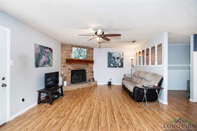 2807 Aspen St, Kilgore, TX 75662 - photo 2