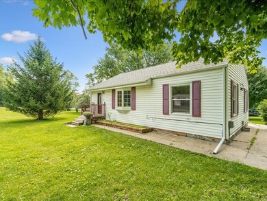 1227 2nd St, Cedar Rapids, IA 52403 - photo 3