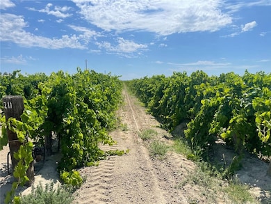 1 S Plumas Ave, Kerman, CA 93630 - photo 3