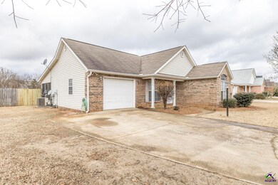 462 Falkirk Dr, Warner Robins, GA 31088 - photo 2