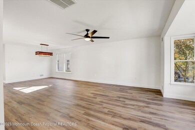 09-Living and Dining Room