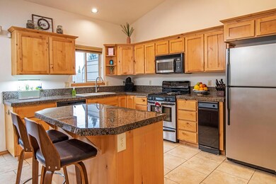 1052 SW Crosscut Ct Bend OR-print-005-00