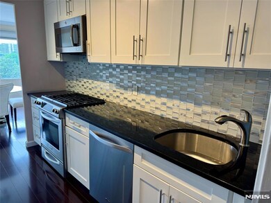 Horizon House unit 604, Fort Lee, NJ 07024 - photo 3