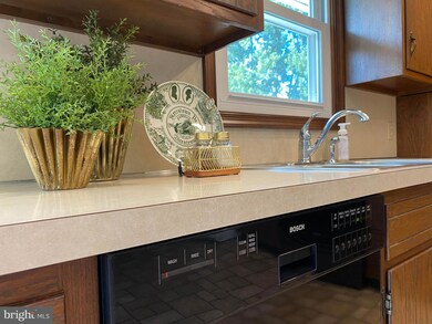 214 E Carpenter Ave, Myerstown, PA 17067 - photo 7