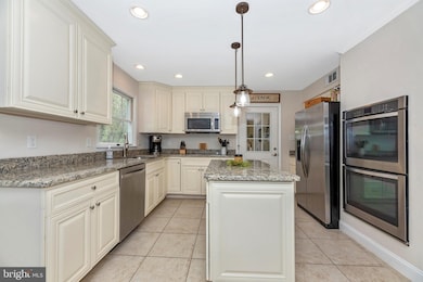 10708 Pheasant Dr, Clarksburg, MD 20871 - photo 2