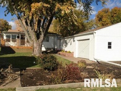 2151 W 34th St, Davenport, IA 52806 - photo 4