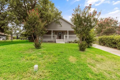 1306 N Preston St, Ennis, TX 75119 - photo 2