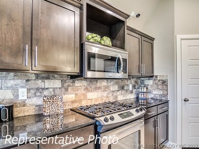 2610 W Albuquerque Place, Broken Arrow, OK 74011 - photo 5