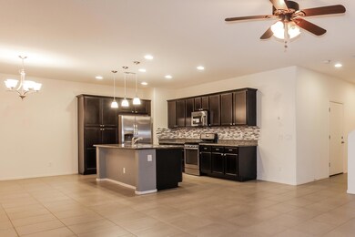 003-photo-dining-room-7842275