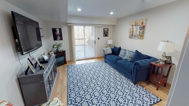125-Pembrook-Loop-Staten-Island-10309-03