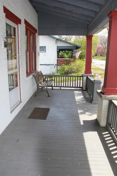 833 E Schuylkill Rd, Pottstown, PA 19465 - photo 2