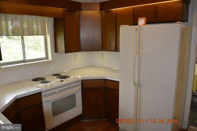 13011 Woodburn Dr, Hagerstown, MD 21742 - photo 5
