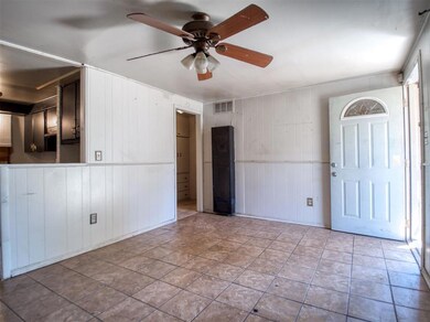 Tiled empty room with ceiling fan