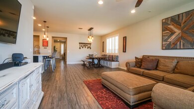 2721 E Daniel Dr-11