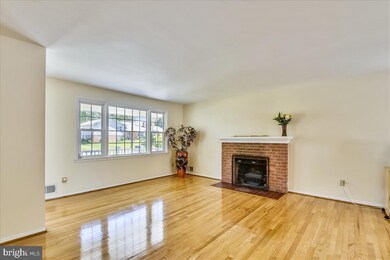 10721 Ames St, Fairfax, VA 22032 - photo 7